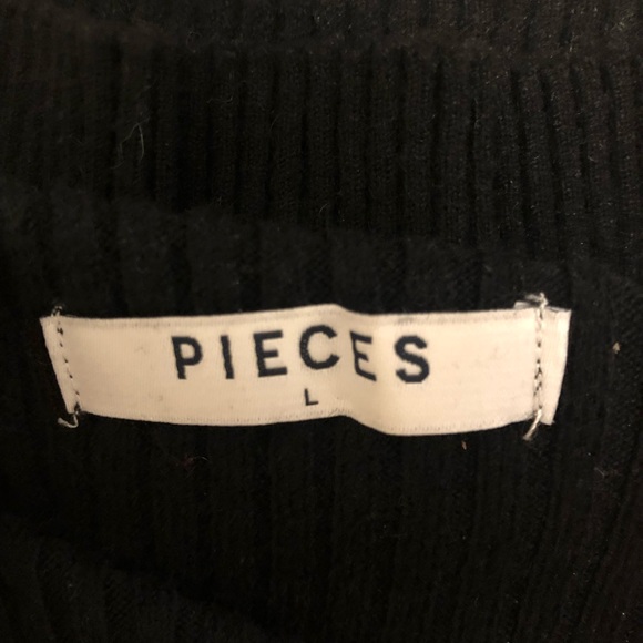 Black Mockneck Knit Top [L] - Picture 3 of 3